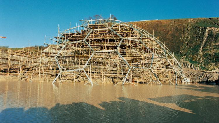 Eden Project Biome structure during construction, with rain