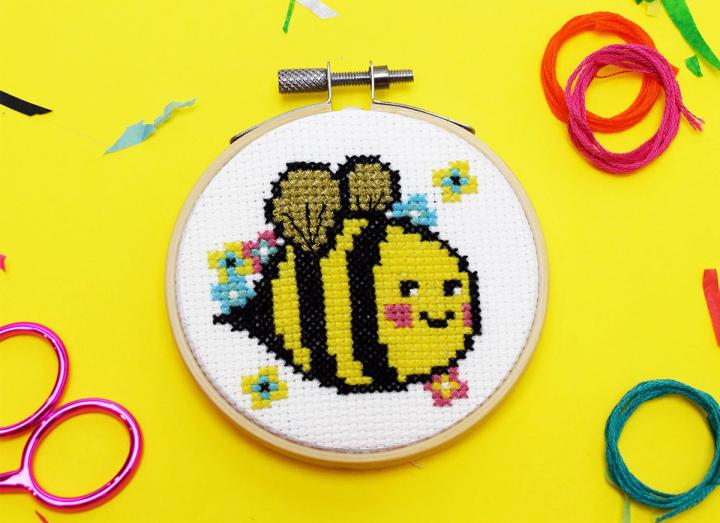Bella bee mini cross stitch