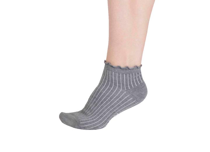 Dacia bamboo frill top ankle socks
