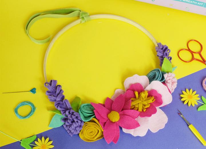 Floral wreath felt craft set