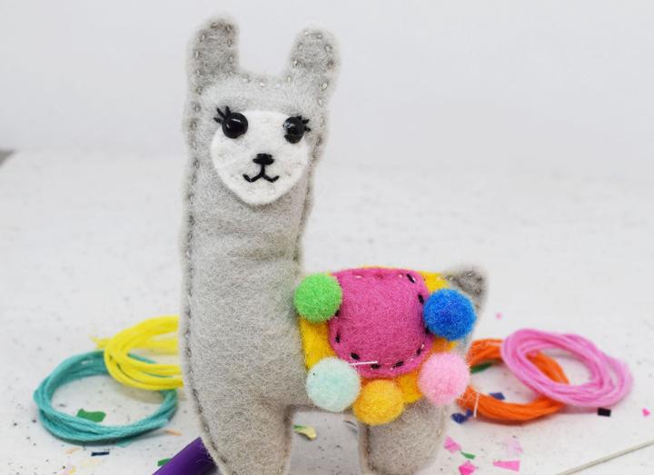 Lenny llama mini felt kit