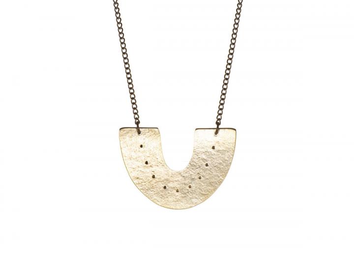 Arch single necklace