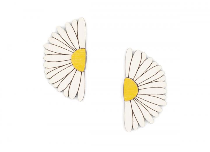 Love me love me not earrings