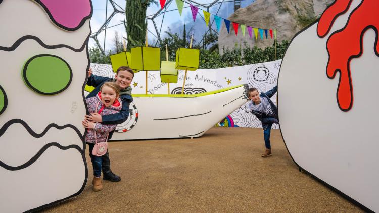 Children peeping out from behind giant Tom Gates' inspired giant food sculptures