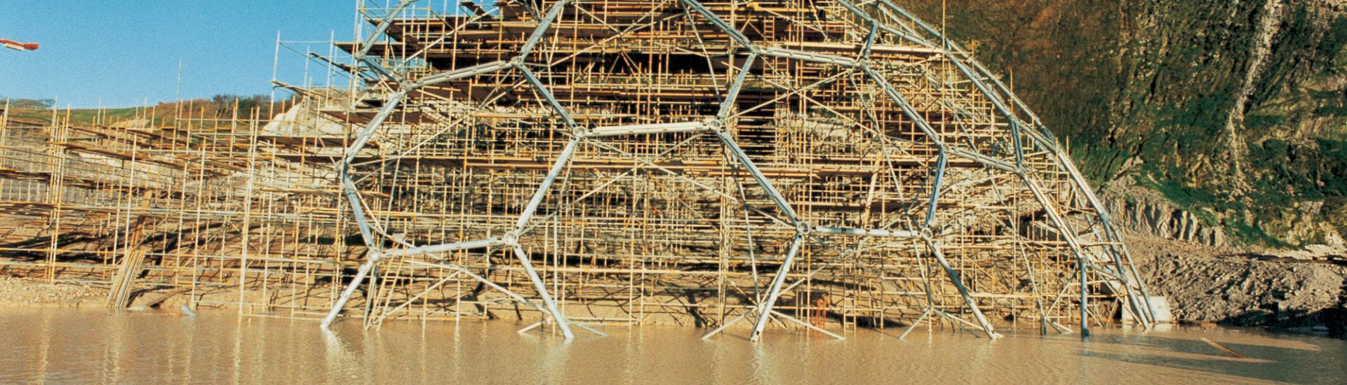 Eden Project Biome structure during construction, with rain